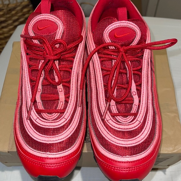 Woman’s Nike air max